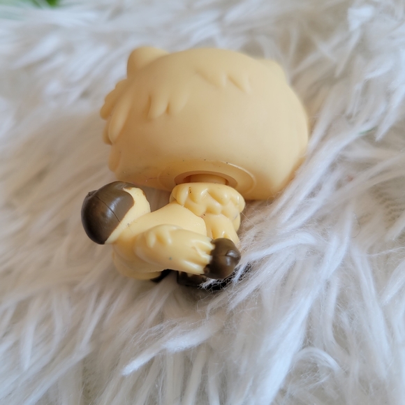 Littlest Pet Shop LPS #662 Chow Chow Dog Blonde Cream Blue Eyes Pink Flower - Picture 7 of 10